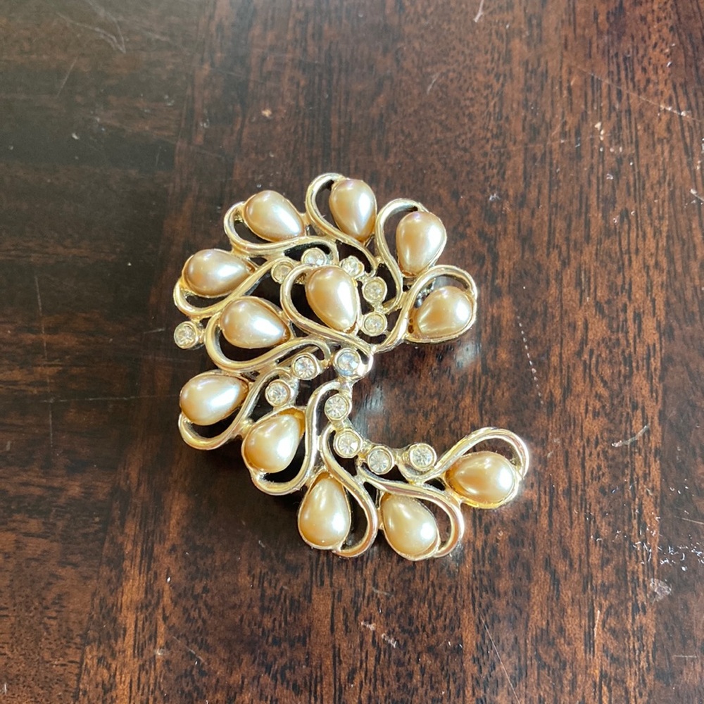 Vintage Sarah Coventry Honey Pearl and Faux Diamonds Brooch